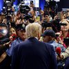Макрон поговорив з Трампом і попросив зважати на ЄС