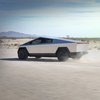 Tesla відкликає 700 тис. електромобілів
