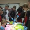 В Ужгороді волонтери приготували смаколики для військових