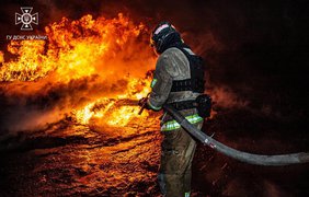 На Полтавщині після удару "шахедів" спалахнула пожежа на промисловому об’єкті
