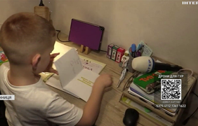 У Вінниці маленький волонтер продає свої казки за донат для ЗСУ