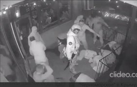 Російські військові побили відвідувачів кафе в окупованому Криму (відео)