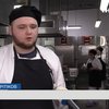 Працює кухарем з однією рукою: історія чоловіка з Лисичанська