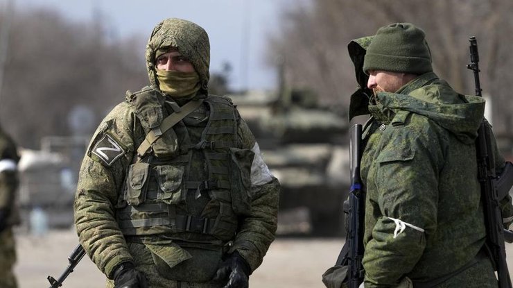 Росіяни агітують українців в окупації укладати контракт з армією рф