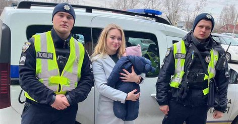 У Києві поліція забрала немовля у матері-наркоманки, яка знепритомніла "під кайфом" (відео)