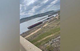 У США вдруге за тиждень судно протаранило міст (відео)