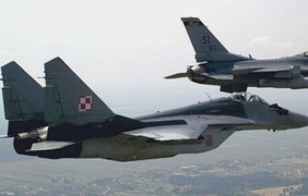 У Польщі підняли військову авіацію через ракетну атаку по Україні