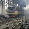 У Дніпрі внаслідок ракетного удару постраждали семеро залізничників, один загинув (відео)