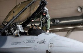 "Вже відточують навички": у Повітряних силах розповіли про навчання пілотів на F-16