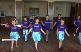 Популяризує танці та веде гурток: історія переселенки з Черкащини