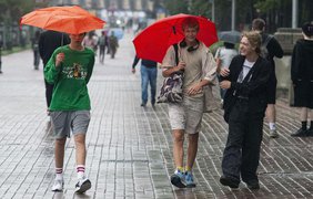 Частину України накриють дощі з грозами: синоптик дала прогноз на завтра