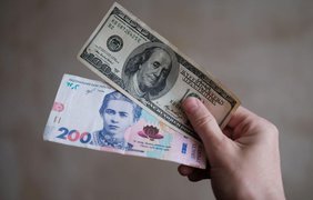 НБУ вперше підняв офіційний курс долара вище 40 гривень
