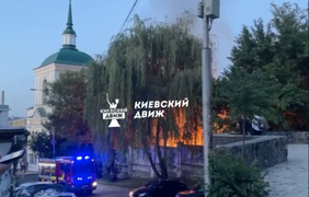У Києві спалахнула Покровська церква на Подолі (відео)