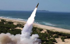 Ракета з військовим супутником КНДР вибухнула в повітрі