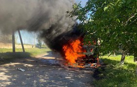 У Бериславі на Херсонщині після удару ворожого безпілотника згоріла вантажівка (відео)