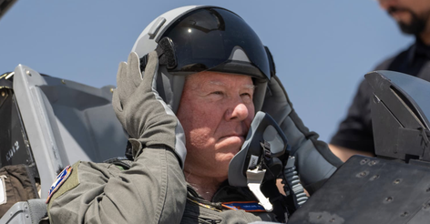 Командувач американських ВПС політав на F-16, яким під час повітряного бою керував штучний інтелект