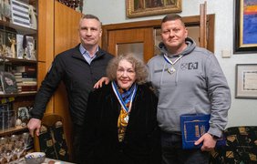 Кличко надав Залужному та Ліні Костенко звання "Почесний громадянин Києва" (фото)