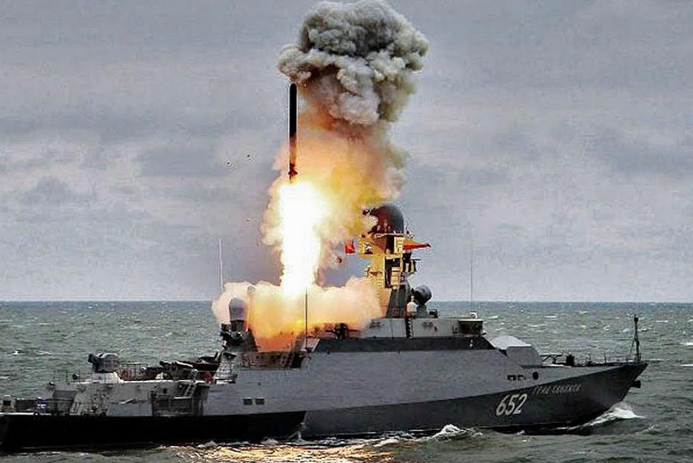 Станом на ранок понеділка, 10 червня, росія вивела у Чорне та Азовське моря кораблі, що здатні нести ракети "Калібр"