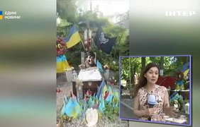 У Києві жінка розтрощила могили захисників: що відомо