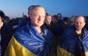 ДПСУ показала перші миті повернення українських військовополонених (відео)