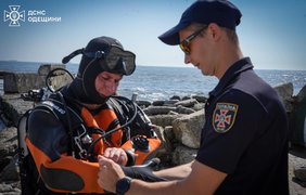 В Одесі шукають лейтенанта поліції, яку знесло у море під час шторму, - ЗМІ