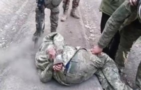 Прокуратура відкрила провадження через відео зі знущанням росіян над військовополоненими