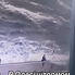 В Одесі дівчину знесло в море під час шторму: зʼявилось відео 