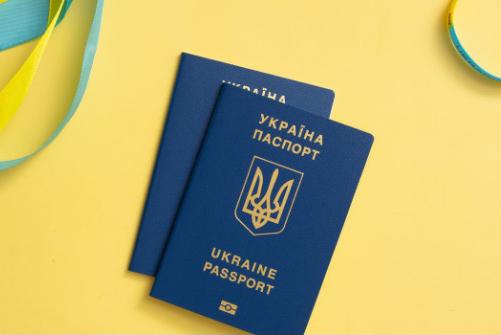 Українські чоловіки призовного віку не зможуть отримати паспорт за кордоном без військово-облікових документів