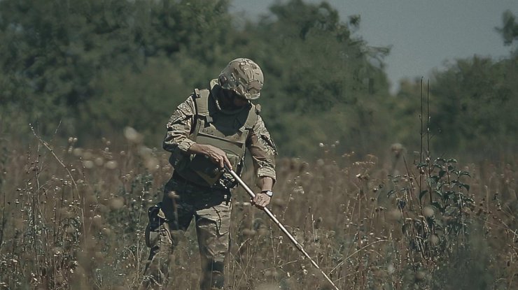 Кадр з фільму "Українські сапери. Щоденники війни". Андрій Заєць
