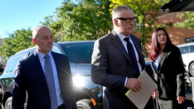 Суд припинив справу проти Алека Болдвіна
