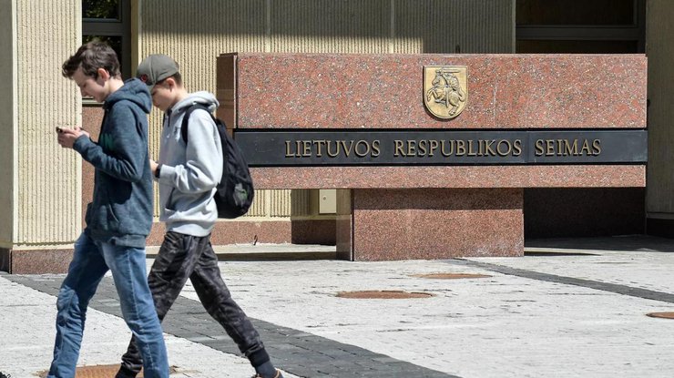 Литва скасувала безкоштовне навчання українців