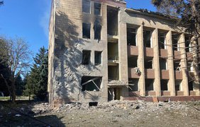 російські війська вдарили по селищній раді в Боровій на Харківщині: є загиблий та поранені