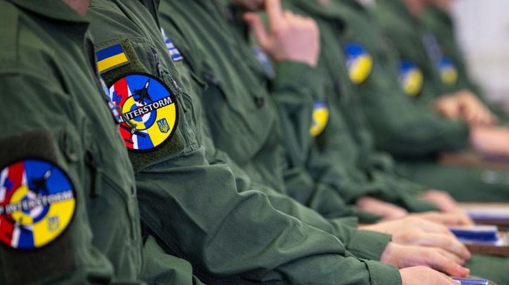 Випуск перших українських пілотів винищувачів F-16