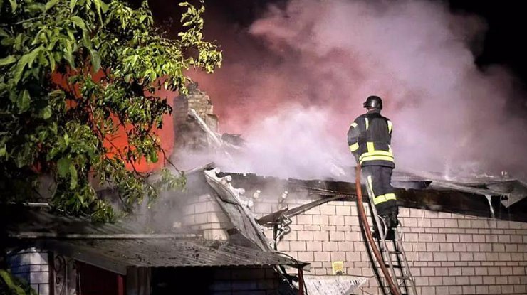 Під Києвом через атаку дронів сталася пожежа