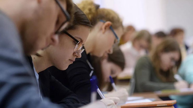 Молодь вступає до вишів