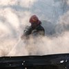 У Києві спалахнула пожежа біля торгового центра (відео)