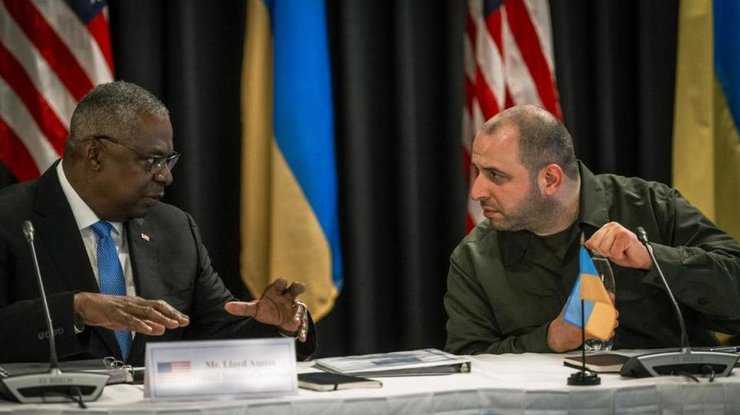 Міністр оборони України Рустем Умєров з головою Пентагону Ллойдом Остіном / Фото: із соцмереж