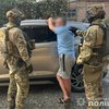 Поліція затримала афериста, який видурив 1,1 млн грн у родичів загиблих воїнів (відео)