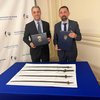 США передали Україні чотири старовинні шаблі, викрадені росіянами з окупованих територій