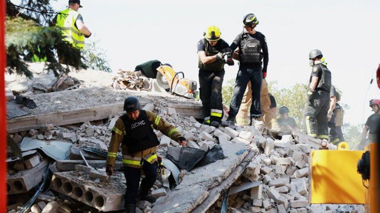Під завалами у Кривому Розі знайшли ще одну жертву