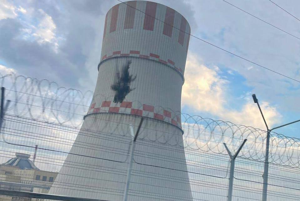 Бойовий безпілотник ЗСУ в ніч проти 7 жовтня намагався атакувати градирню (охолоджувальна башта) Нововоронезької АЕС. Про це заявили у компанії "Росенергоатом".
