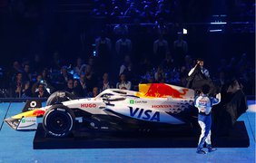 "Формула 1" показала нові автомобілі для сезону-2025