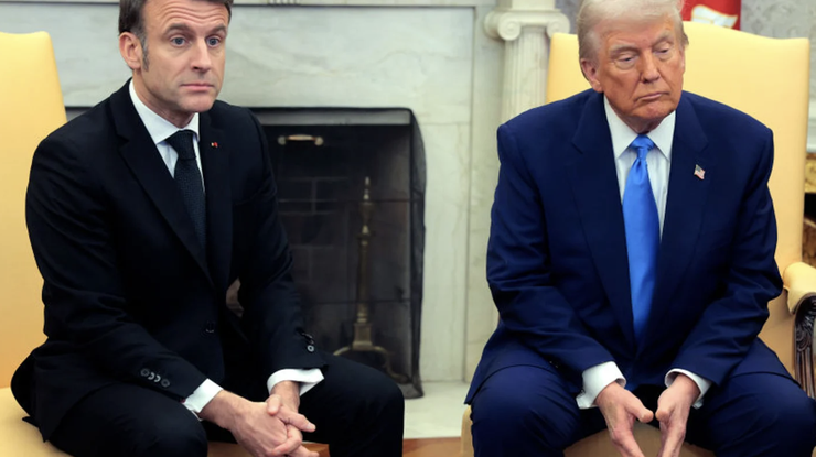 Президенти Франції та США Емманюель Макрон та Дональд Трамп під час зустрічі у Білому домі, 24 лютого 2025 року