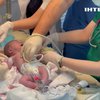 Коли світ здригнувся, вони продовжували рятувати: історія малюка, народженого 24 лютого