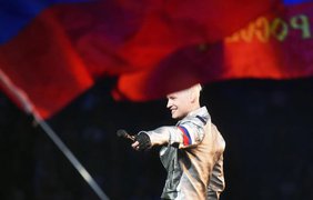 Співака Shaman СБУ звинуватила у підтримці та пропаганді війни проти України