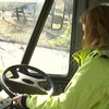Жінки на "чоловічих" професіях: як війна змінює ринок праці в Україні