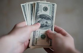 Курс долара впав до мінімуму з осені минулого року