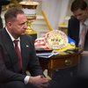 "Мої пояси у мене вдома": Усик заявив, що Зеленський приніс Трампу не його чемпіонський пояс
