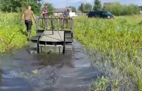 Витримує навіть міни: роботизована машина "Змій" очищує території від снарядів