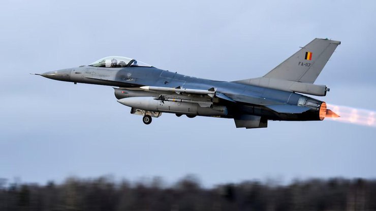 Винищувач F-16